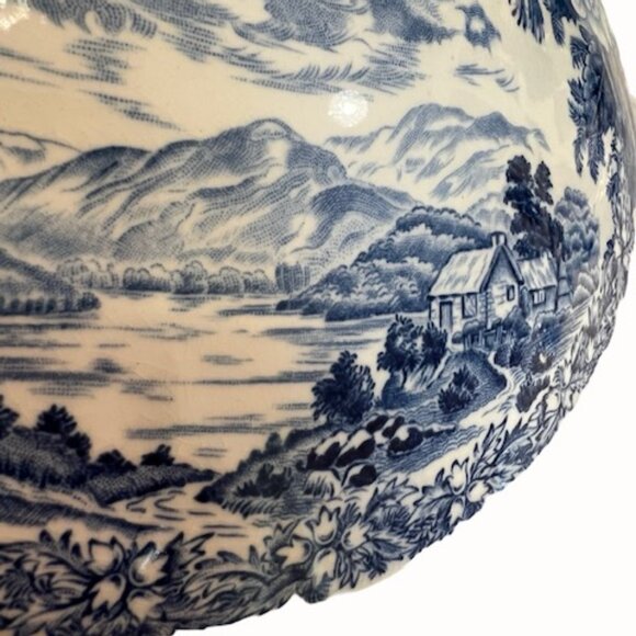 Vintage Lochs of Scotland Blue and White Covered Vegetable Bowl Tureen Wedgewood - Picture 8 of 12